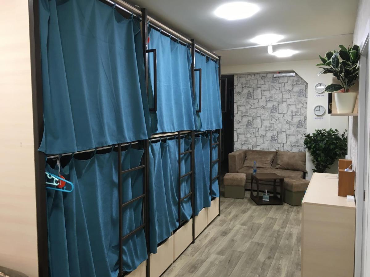Bonvenon Capsule Hostel Jerevan Exteriör bild